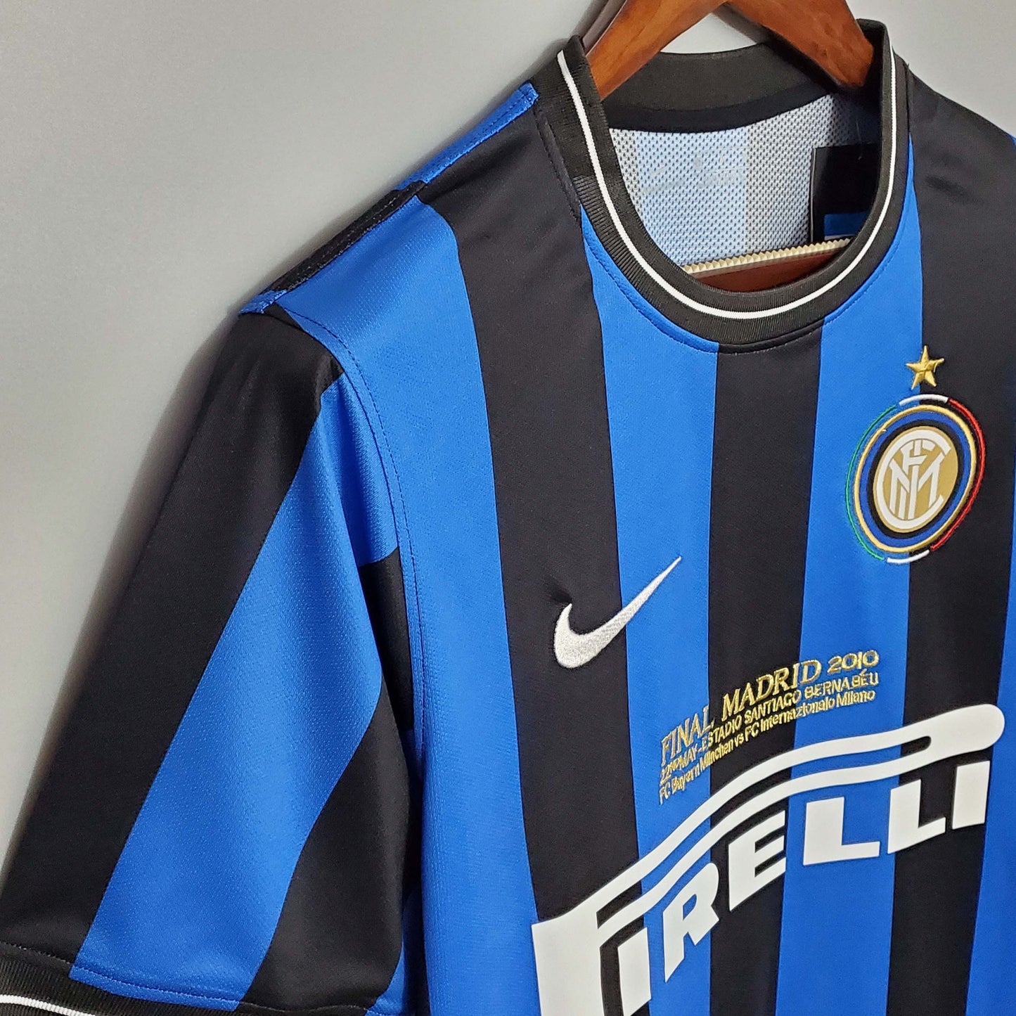 2009/2010 Retro Internazionale Milan Home Football Jersey